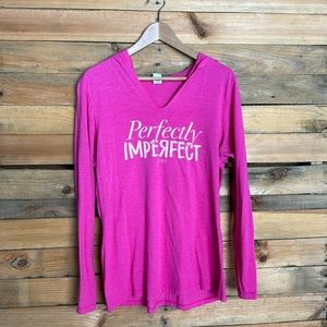 Women’s long sleeved t-shirt with hood.